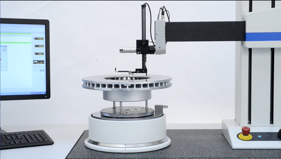 配備了雙測(cè)頭F455形狀測(cè)量?jī)x（圓度儀）用于剎車盤
